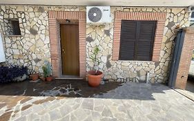 Ground Floor Studio - Monolocale Max 2 Ospiti - Fiumicino Aeroporto E Fiera - Self Check-In